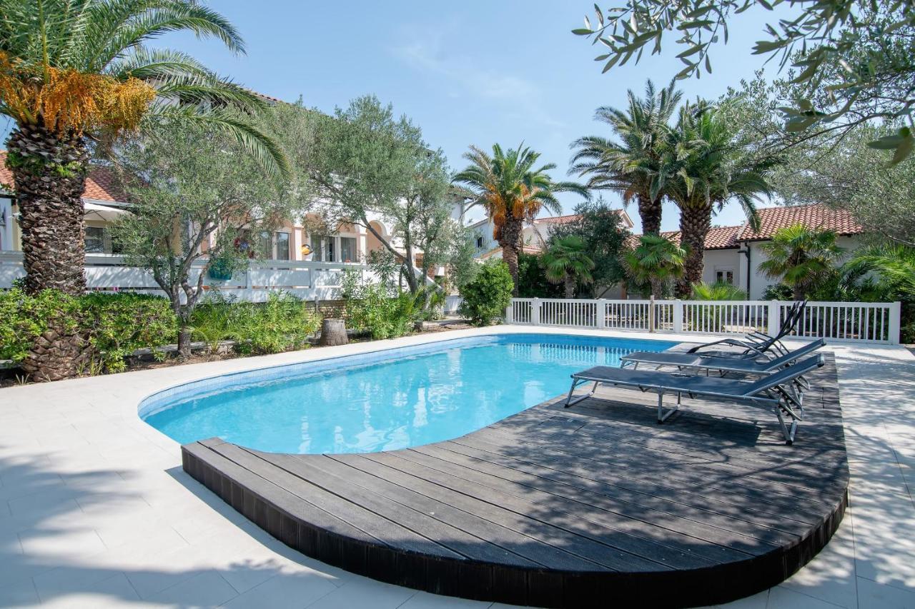 Beach Boy & Pool Girl Apartments Vir Εξωτερικό φωτογραφία