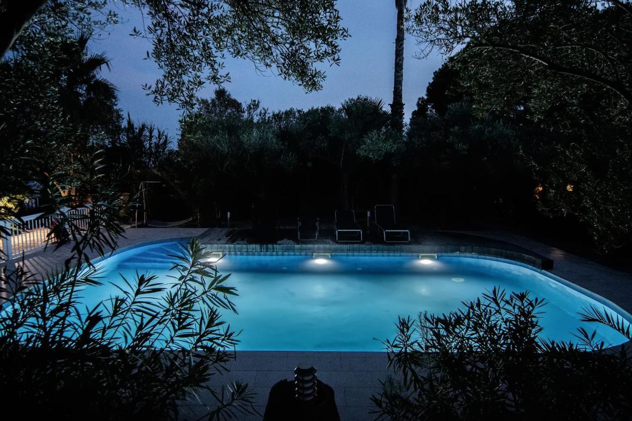 Beach Boy & Pool Girl Apartments Vir Εξωτερικό φωτογραφία
